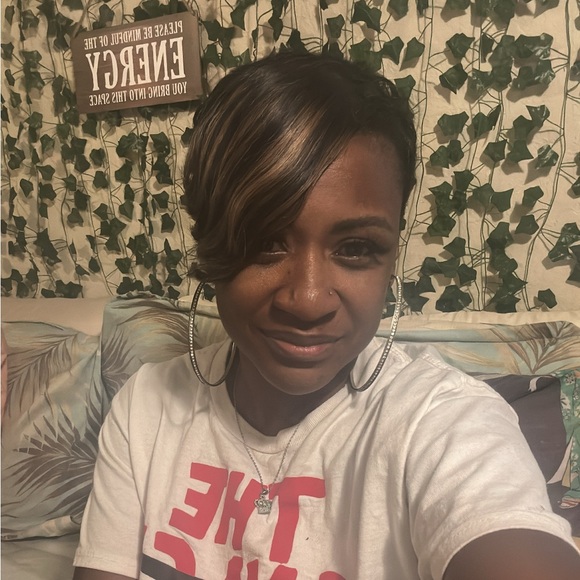 Meet your Posher, Shay - Picture 1 of 4